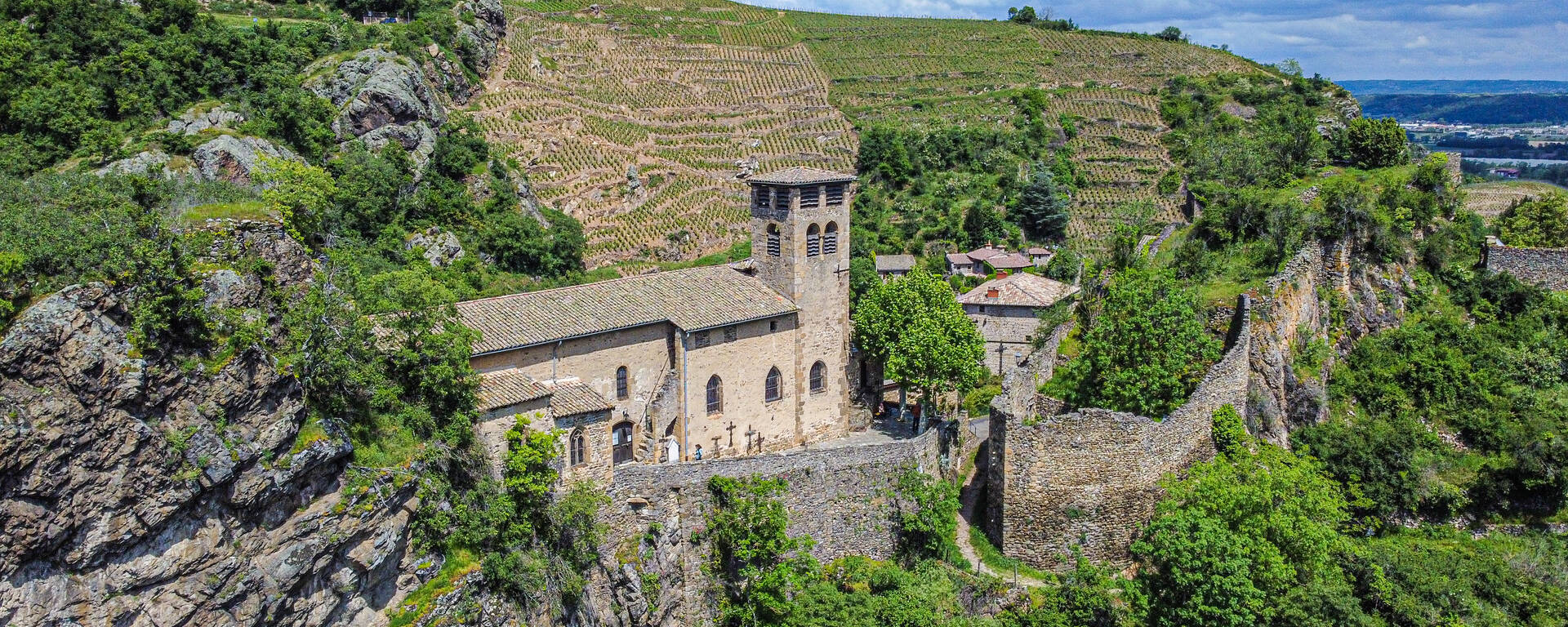 L'église et remparts de Malleval