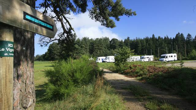 Aire stationnement Camping car Pilat