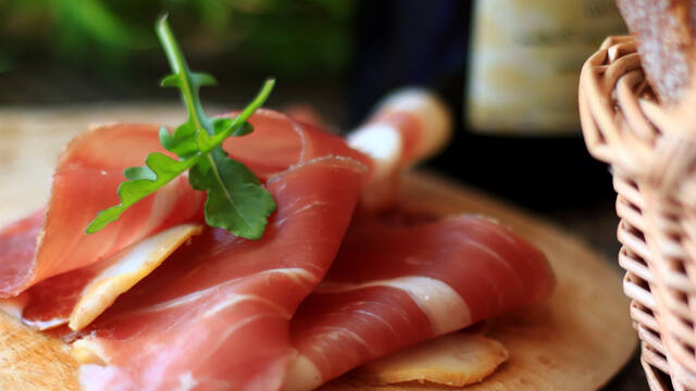 Delicatessen, meat and poultry 