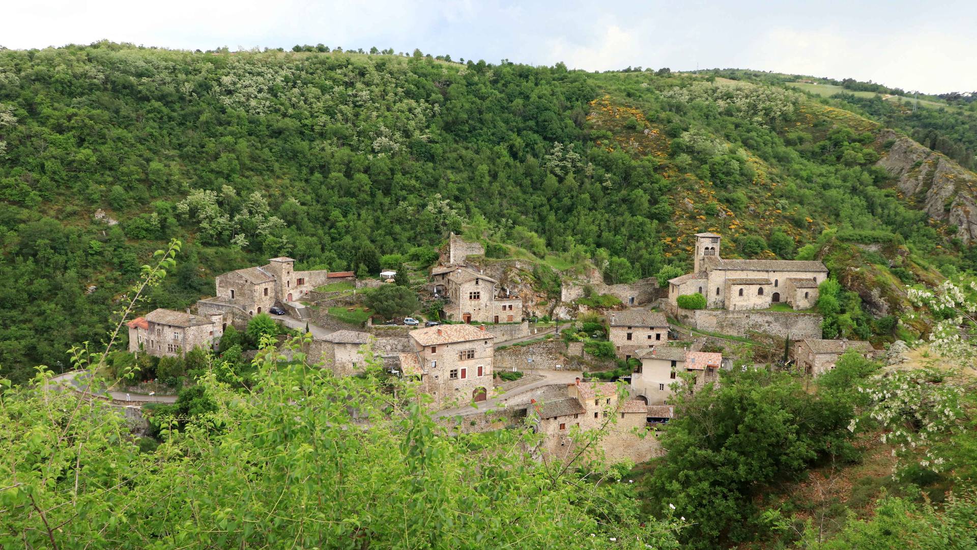 Vue sur le village médiéval de Malleval